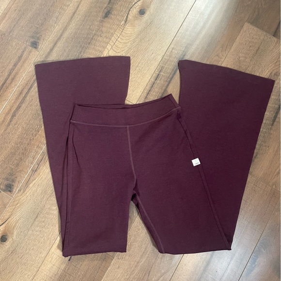 Vuori Pants - Vuori Granite High Waist Flare
Women's DreamKnit™ Warm Pant